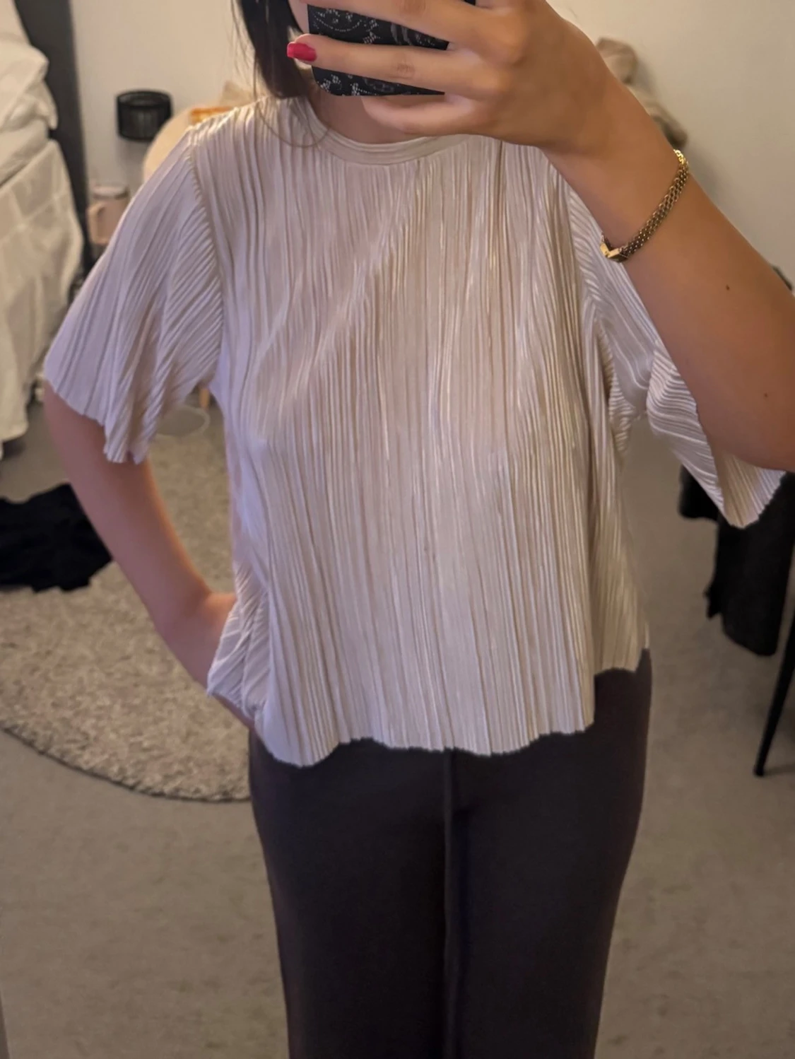 Ljusbeige plisserad blus - 1