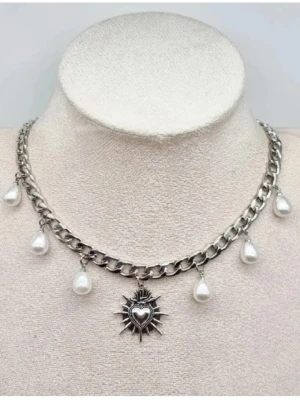 Handgjort stilfullt halsband med hjärta  - Material-rostfritt stål.  Nickel fri.  Kedjetjocklek-7mm 