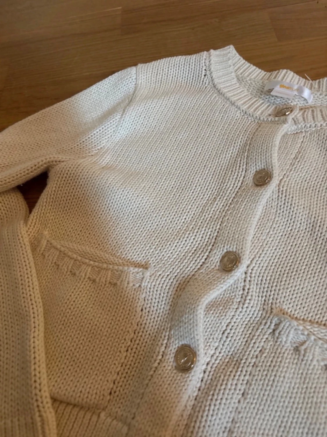 Vit kofta med fickor och knappar - 3
