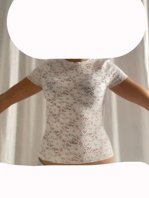 vit spets topp - Vit spets topp från Bershka i strl S.