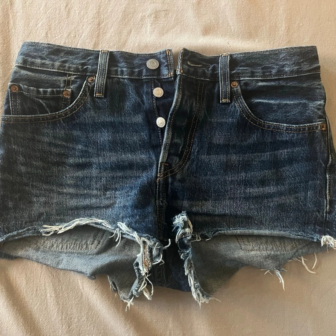 Levi's blå jeansshorts med fransar - 1
