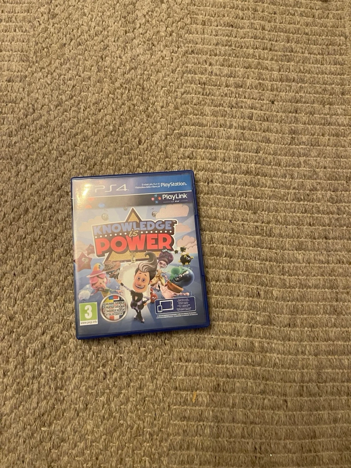 PlayStation 4 med 3 kontroller och 6 spel - 6