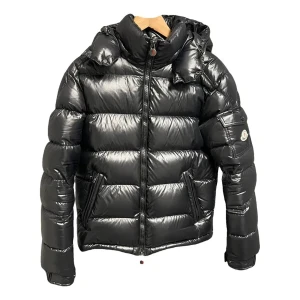 Svart pufferjacka strl 1 - Jacka i nyskick! Använd ett fåtal hånger!        Köpt för 3,5, nu endast 2,5                                            Pris kan diskuteras!