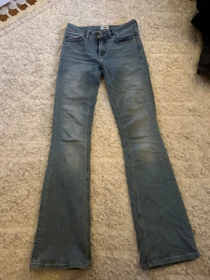Ljusblåa bootcut jeans - Supersköna snygga ljusblå bootcut jeans från lager 157! Andvänt några få gånger men tyvärr blivit för små för mig nu💓ordinarie pris: 300kr💕