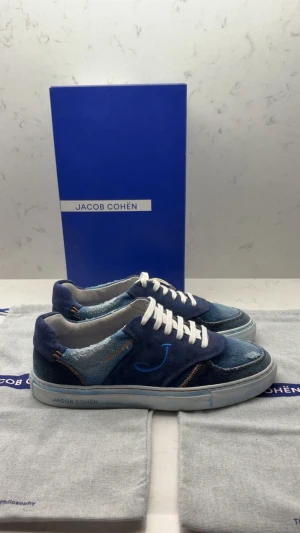 Jacob cohën skor - Sjukt snygga! Pris kan diskuteras. Helt nya är de. Allt og fås med. Skriv vid funderingar. Size 41 fitz 42. Äkta såklart! 