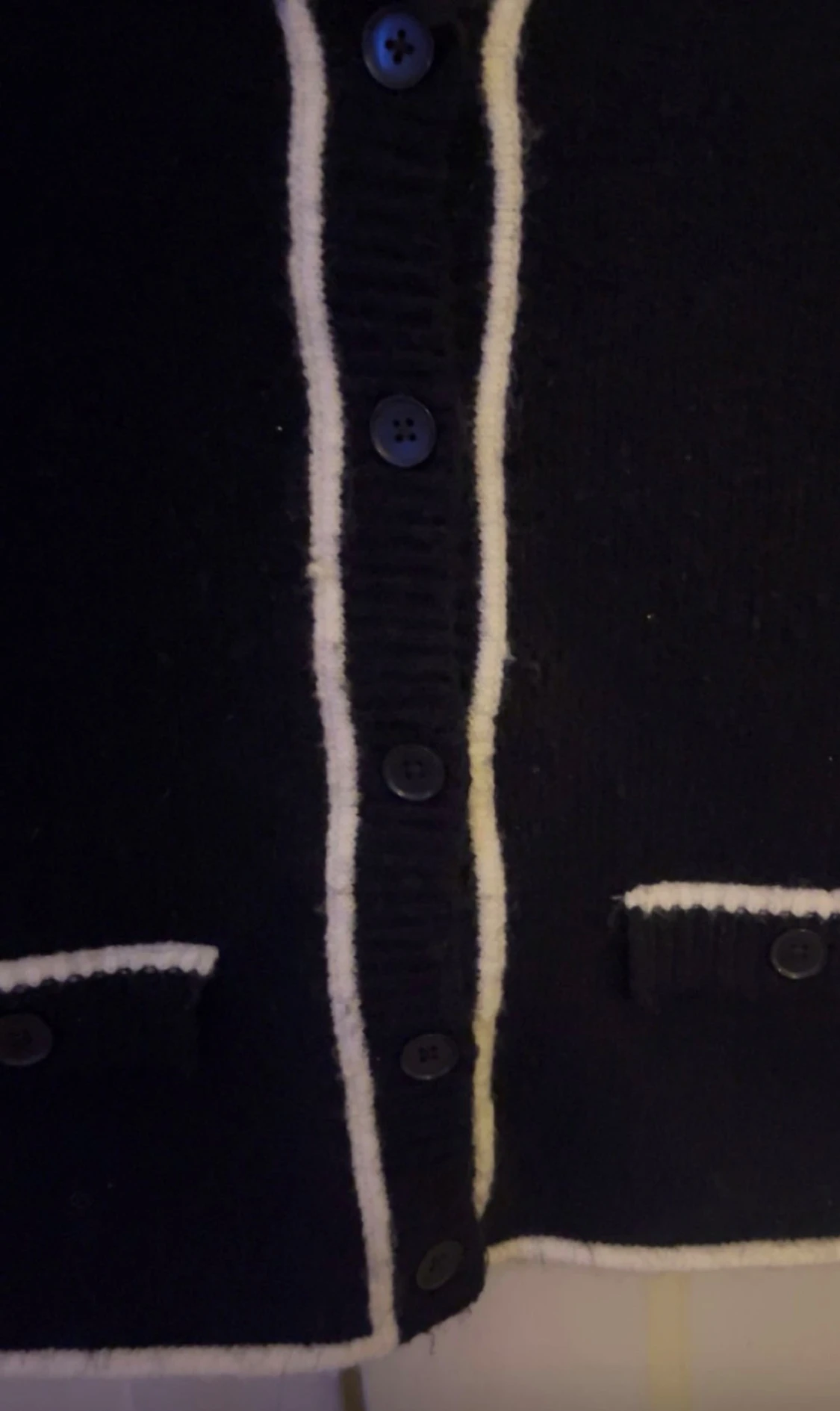 Marinblå kort kofta från Ginatricot - 1