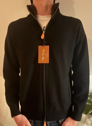 Loro Piana beaver ruf  - Säljer en helt ny Loro Piana beaver ruf, storlek: L, helt ny, kontakta för fler frågor. 