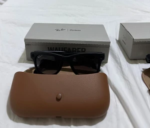 Ray-Ban Meta Wayfarer smartglasögon - Säljer Ray-Ban Meta Wayfarer smartglasögon gen 1 : 3100 kr gen 2 : 4650kr                                                                              Gen 1 ai glasögon.    Gen 2 ai solglasögon