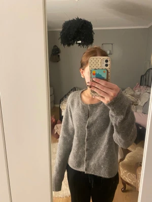 Grå kofta från Gina Tricot - Grå kofta från Gina tricot, storlek M