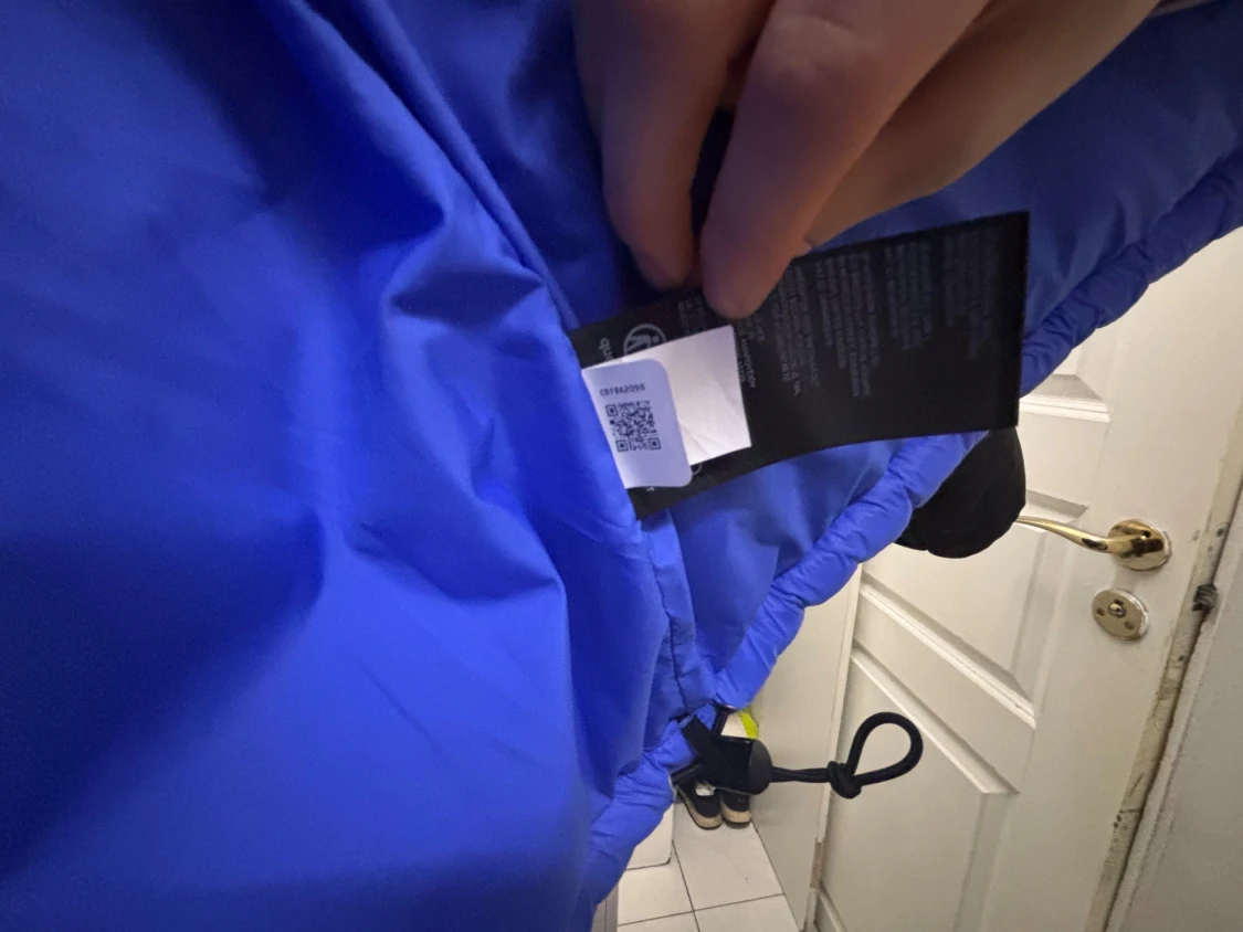 Blå pufferjacka från The North Face - 3