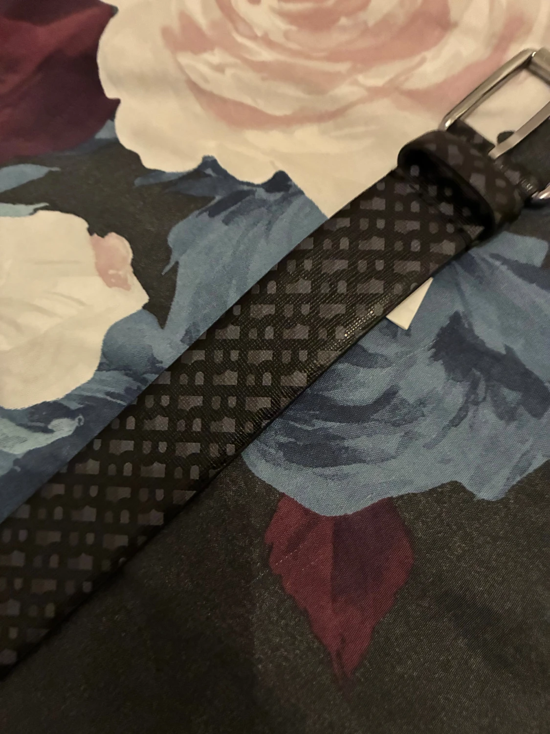 Svart bälte med rutmönster( Hugoboss) - 2