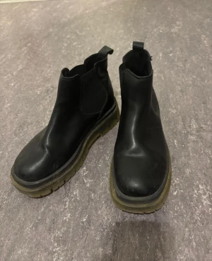 Svart Stövlar  - price is negotiable 🩷🩷