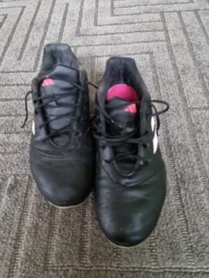Adidas copa fotbollsskor  - Adidas copa fotbollsskor I storlek 41 1/2 använda 1 säsong 