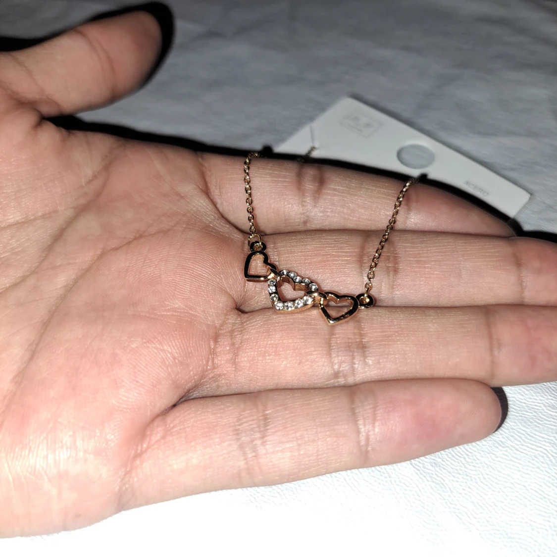 Guldfärgat halsband med hjärtan - 3