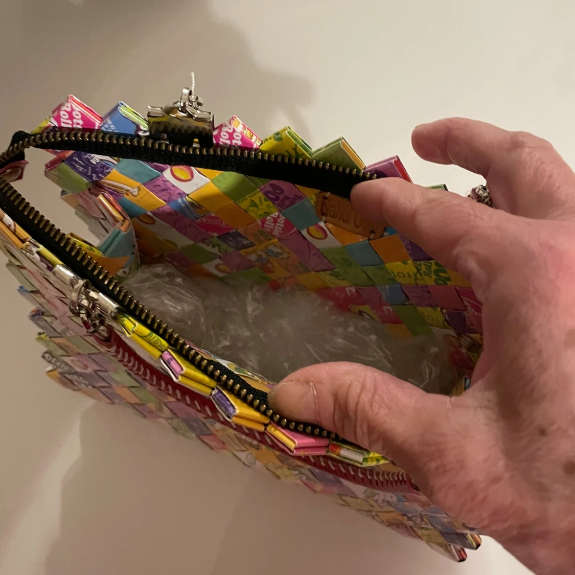 Färgglad handväska av godispapper - 2