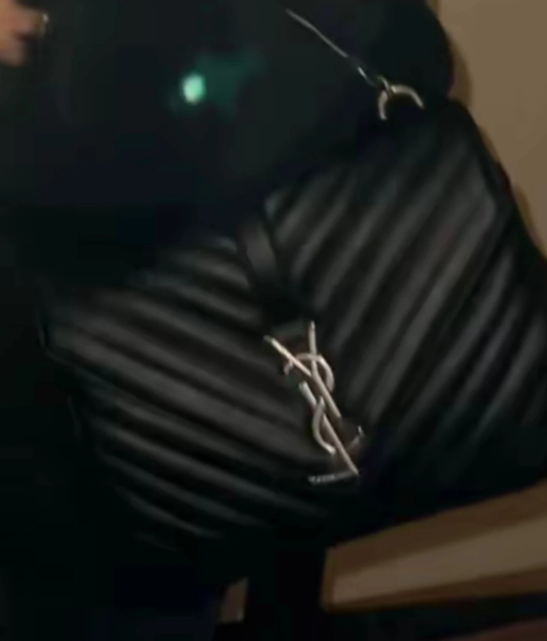 Svart quiltad handväska från YSL - 1