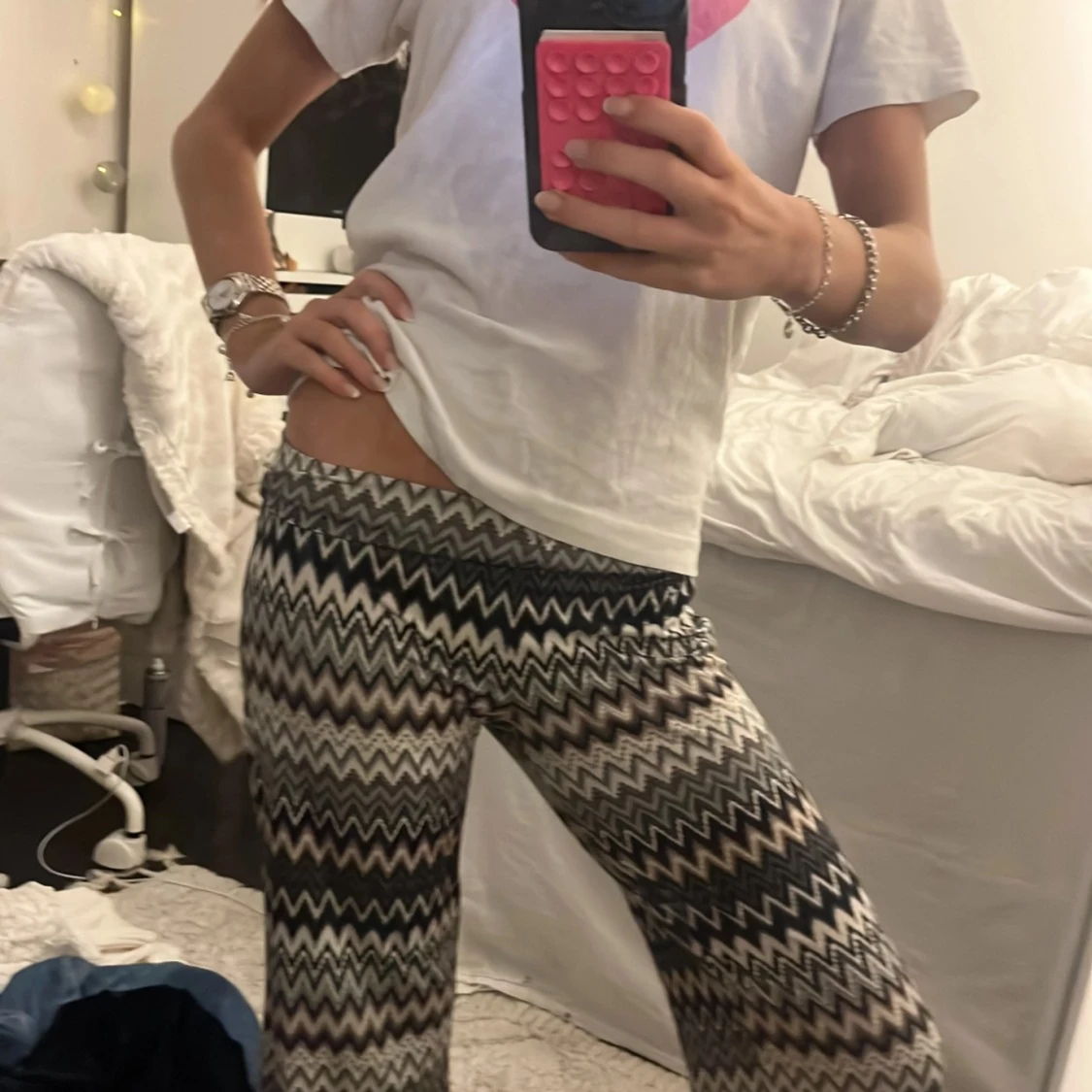 Mönstrade vida byxor i grå,blå och svart