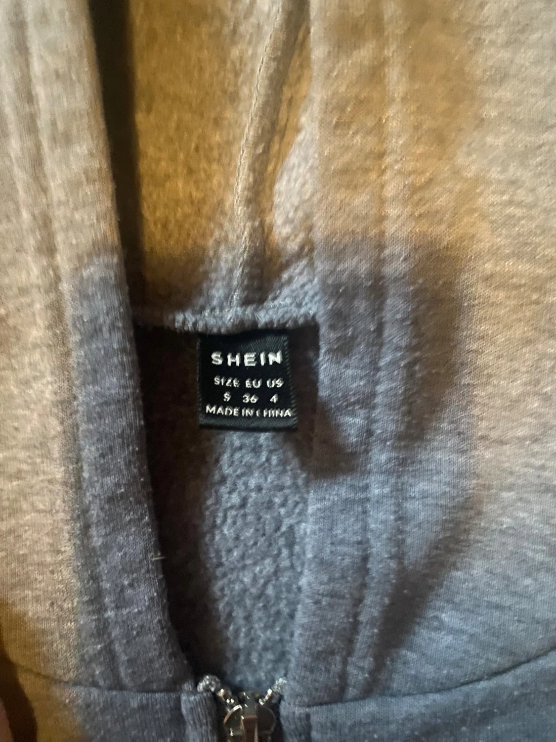 Grå hoodie med tryck - 4