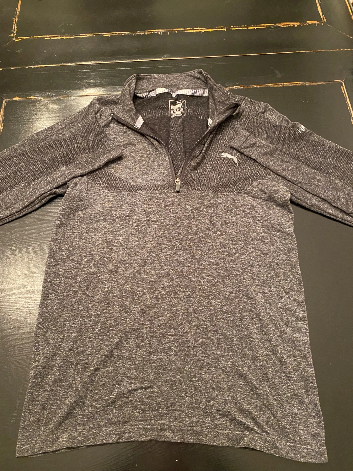 Grå sportig half zip topp från Puma