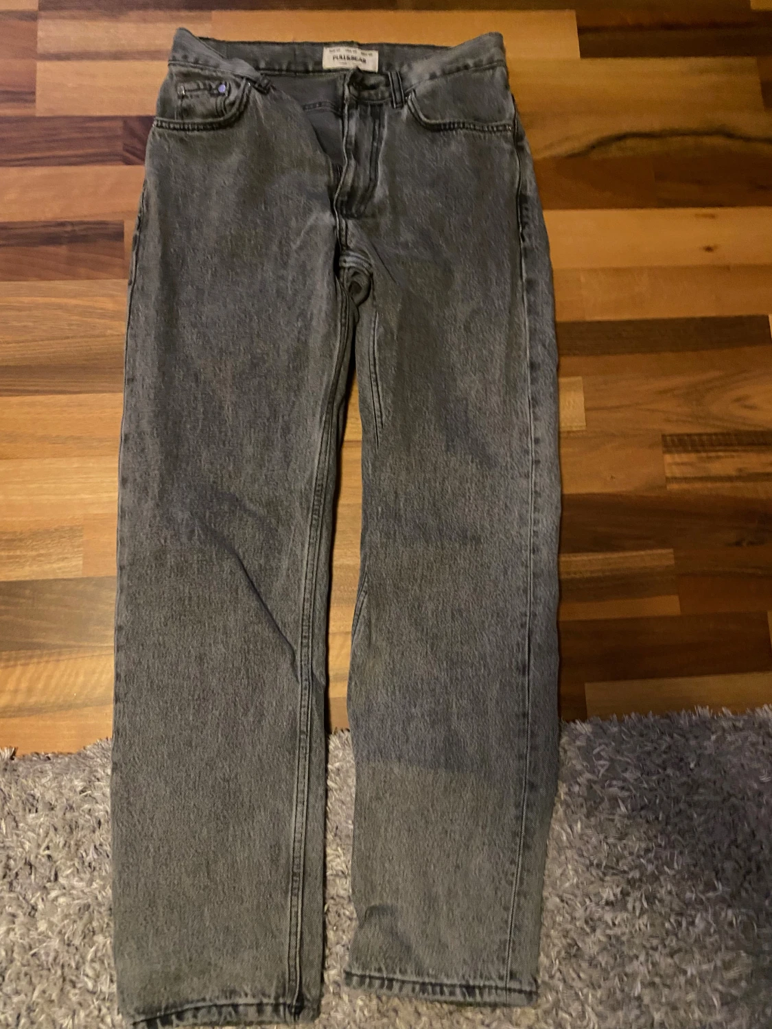 Gråa pull&bear jeans - 2