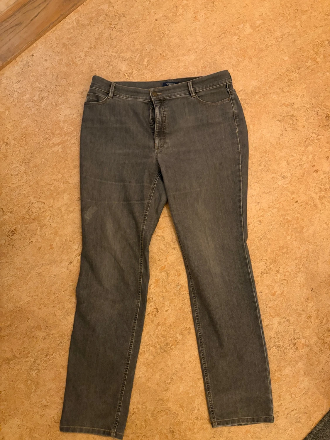 Grå straight jeans från atlier