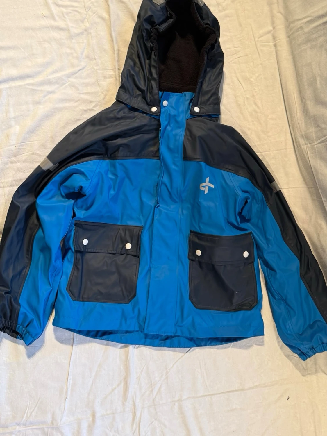 Blå och mörkblå täckbyxor och jacka  strl 130