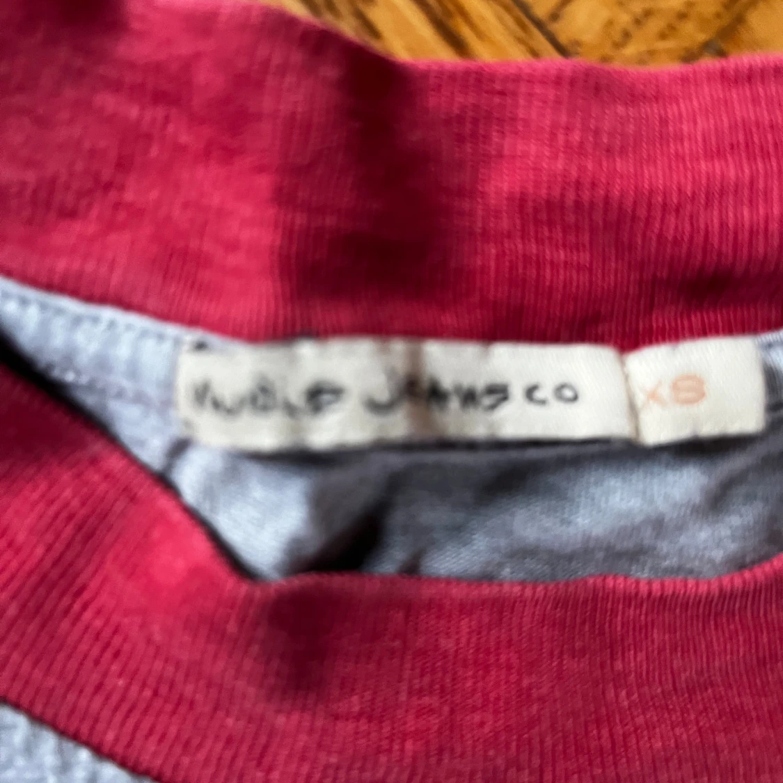 Grå nudie jeans t-shirt - 1