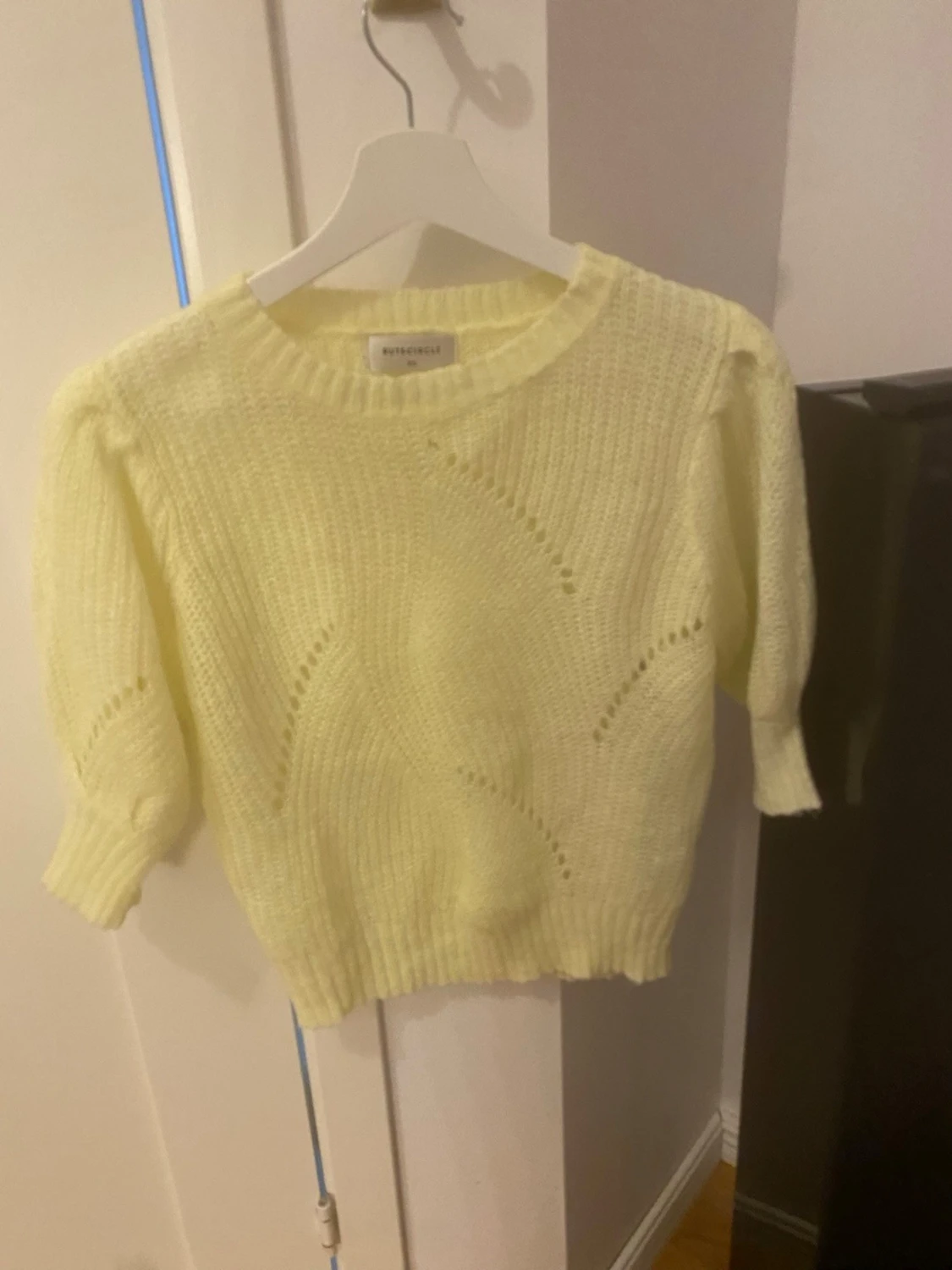 Ljusgul stickad tröja med puffärm - 4