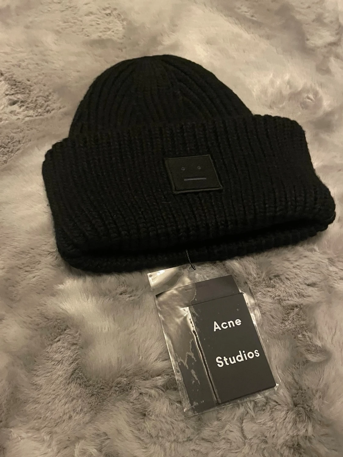 Svart stickad mössa Acne Studios