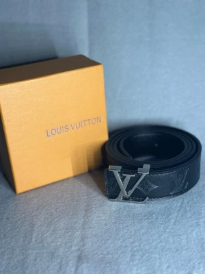 Bälte - Helt ny, skriv om du har frågor eller vill ha mer bilder.