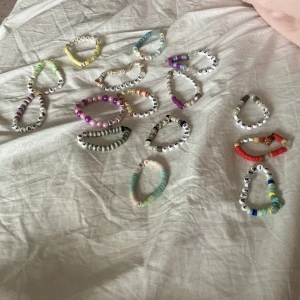 TAYLOR SWIFT PÄRLARMBAND! 💛💛💛💛 - Säljer 15 unika Taylor Swift pärlarmband! 💛💛💛