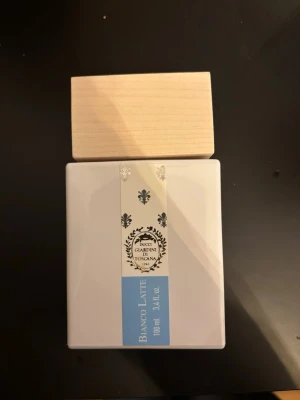 Bianco Latte 100ml parfym - Tagit cirka 10 sprut av denna parfym men inget som passar mig. Köpte för 1439 från cocopanda men säljer för 1100.