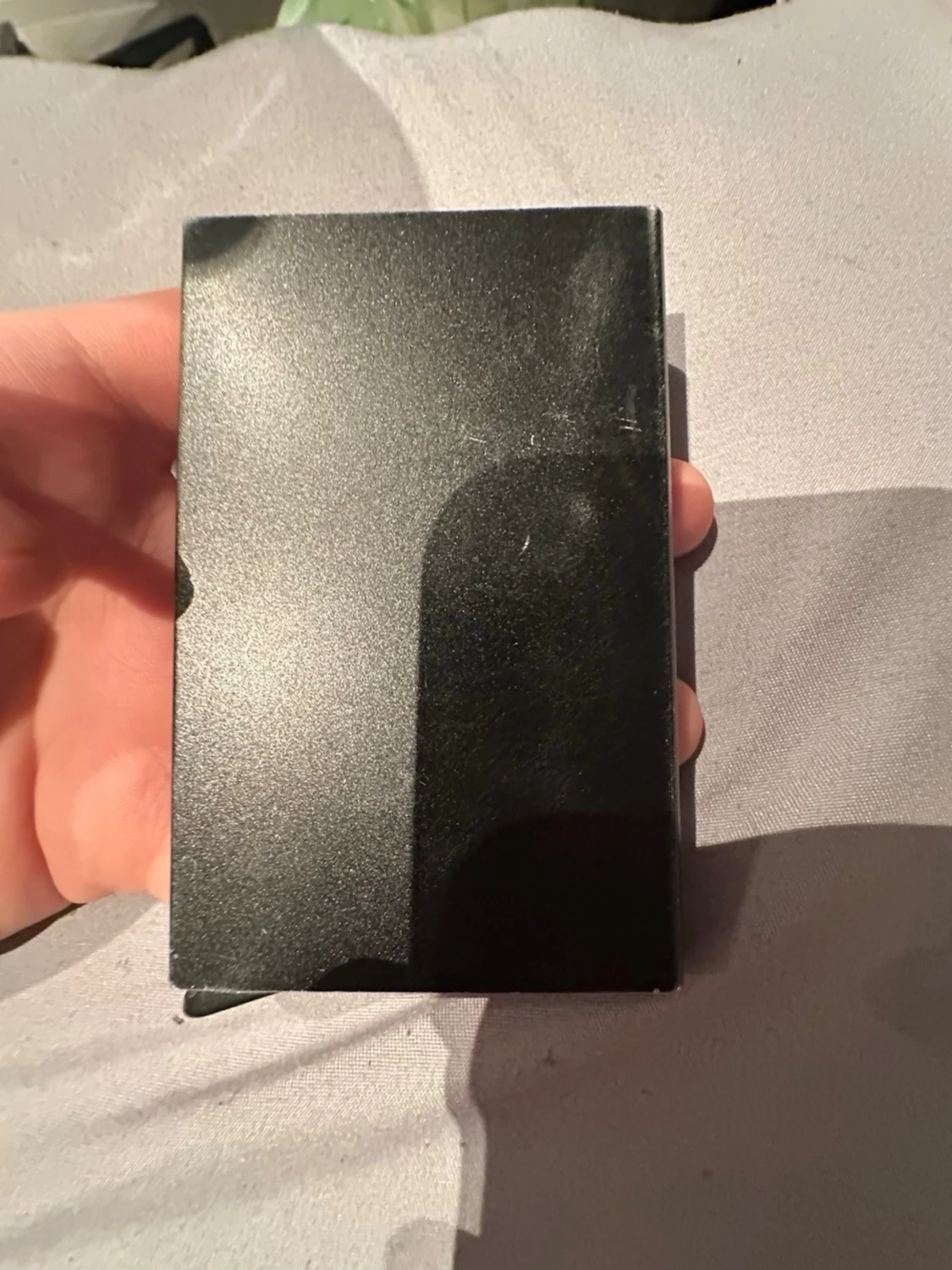 Svart plånbok i metall