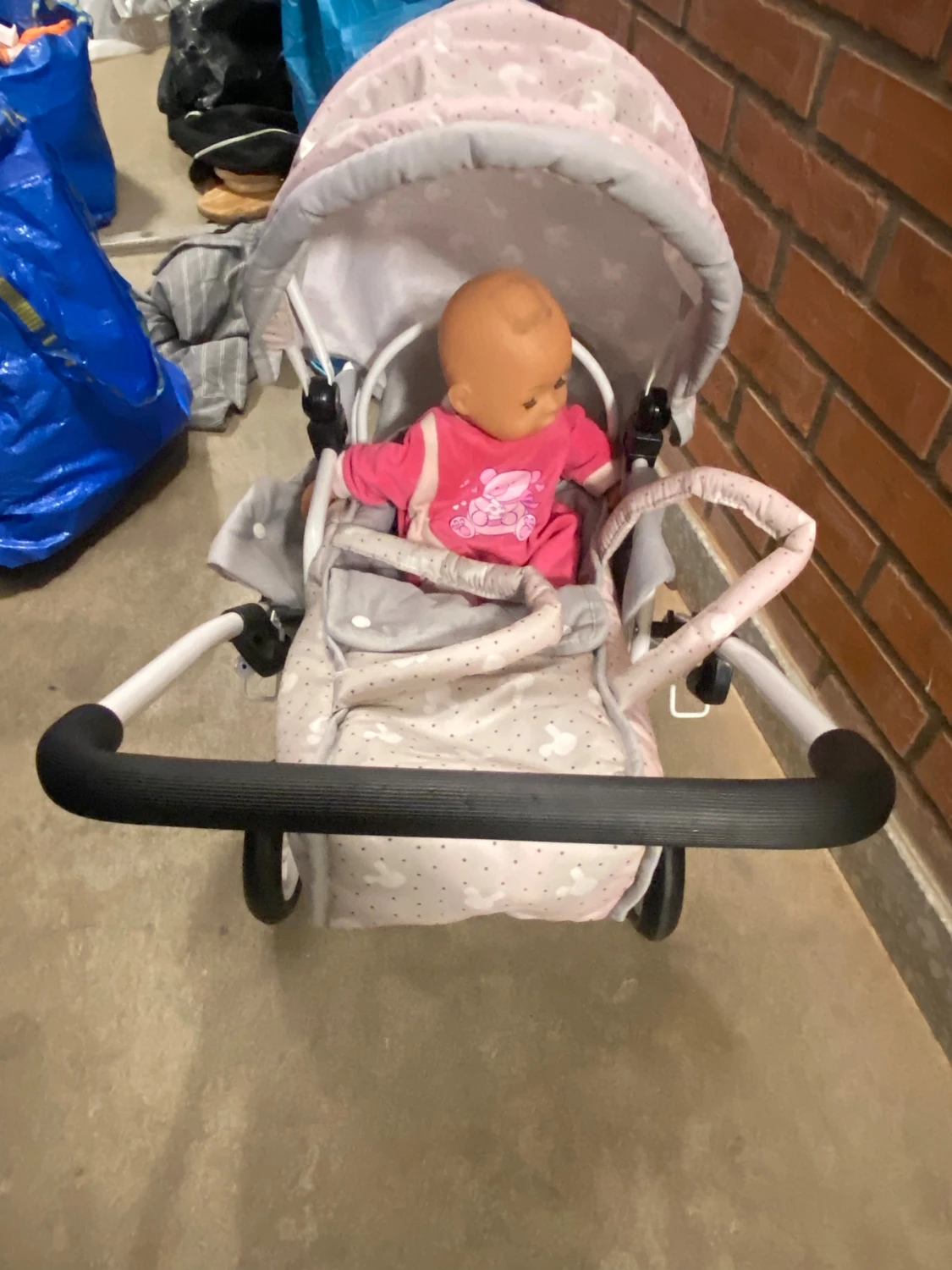 Ljusrosa prickig väst till docka - 1