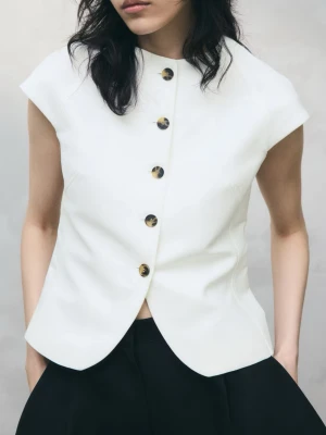 topp - vit topp med knäppning, rejält tyg. Helt ny från h&m. Storlek M men passar mig som har xs/s