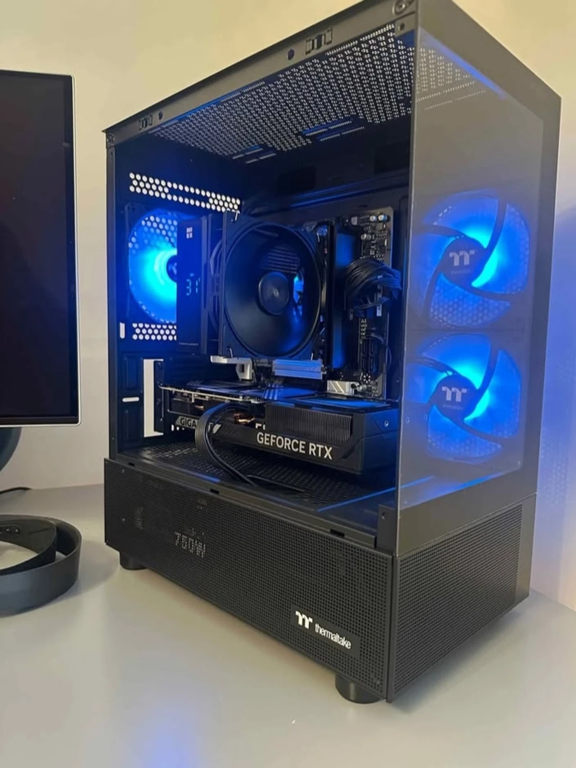 Thermaltake Gaming PC med Gigabyte GeForce RTX - 2