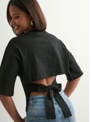 Nelly topp - Nelly topp med öppen bak som man knyter. Storlek XS