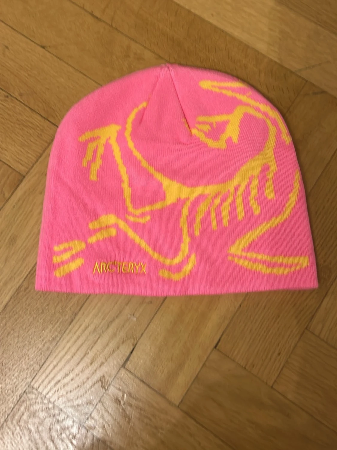 Rosa Arc’teryx mössa