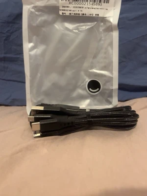 3 in 1 laddare  -  3 in 1 laddare alltså 3 laddare i 1 sladd. Helt ny. Inte använd. 