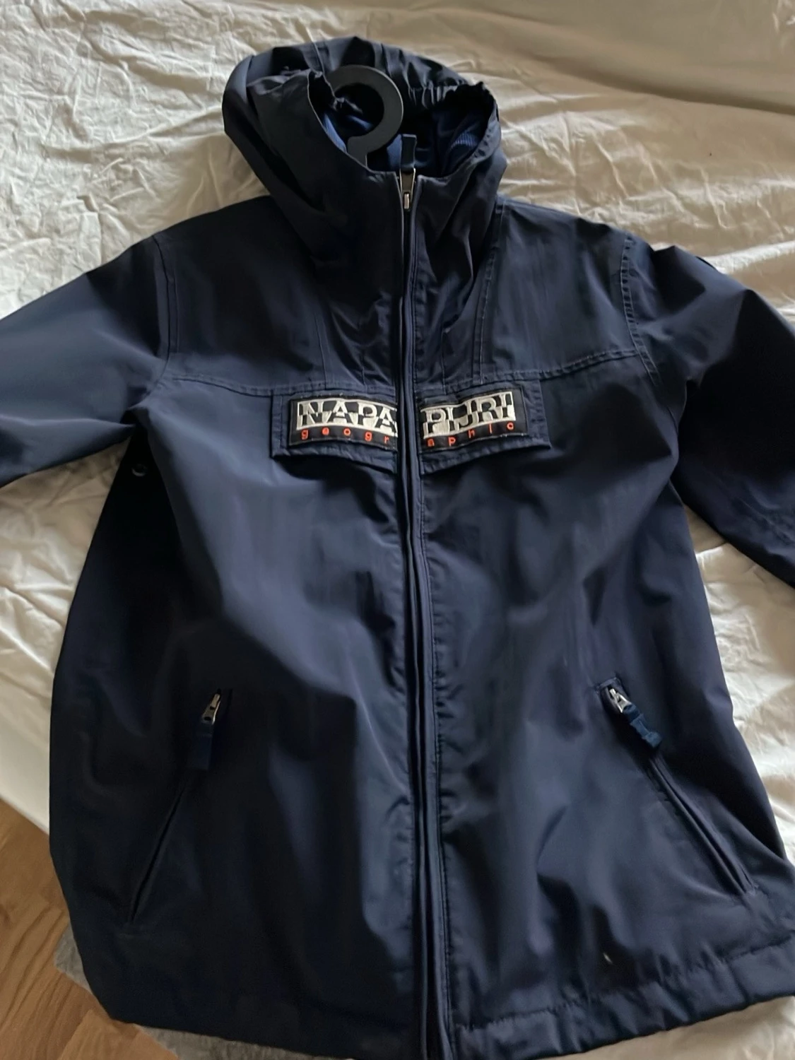 Mörkblå vindjacka från Napapijri