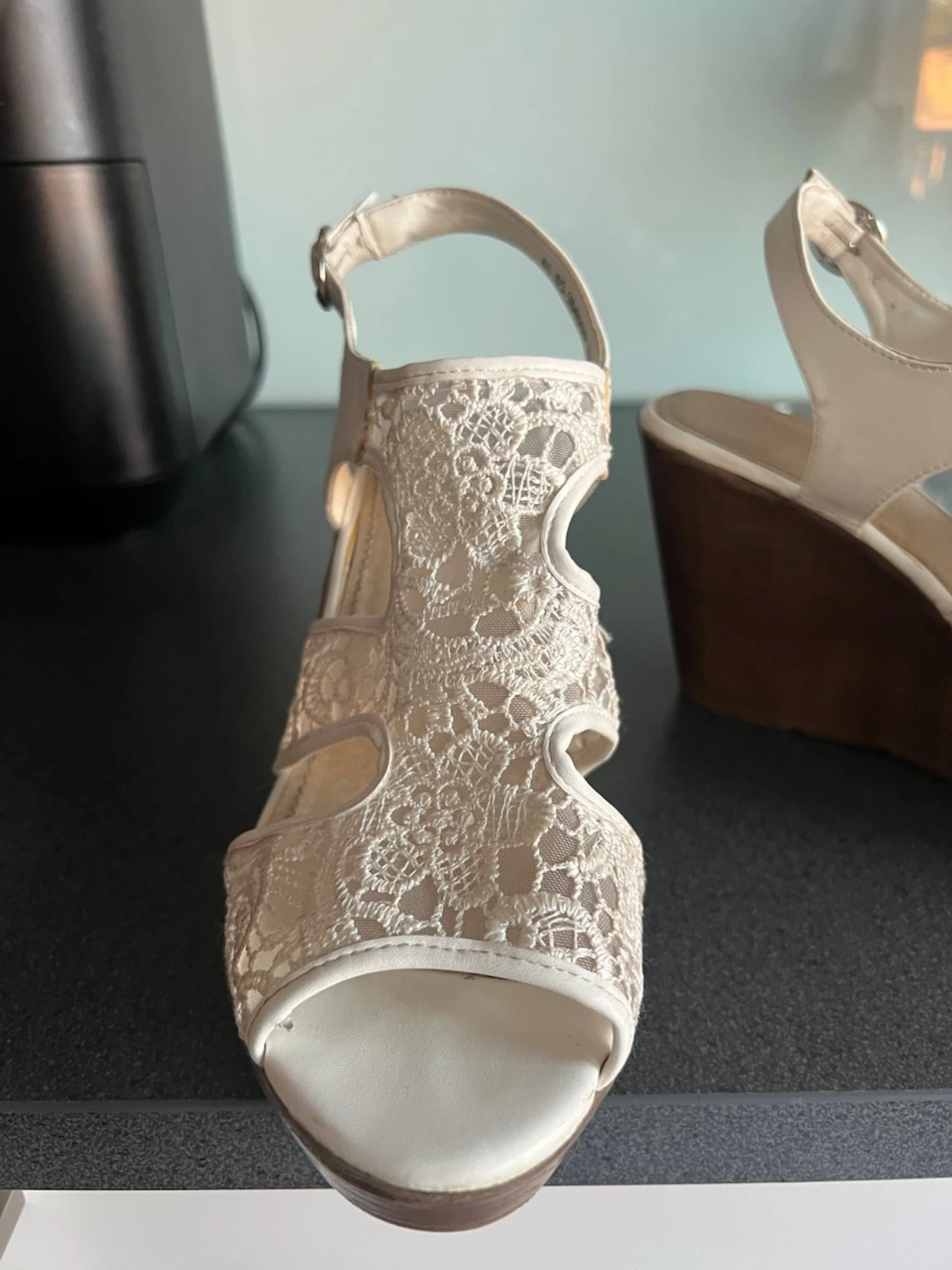 Vita kilklackade sandaler med spets - 3