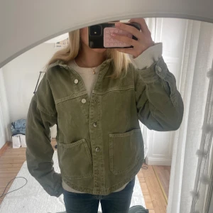 jeansjacka  - Superfin i bra skick!! Strl XS💞