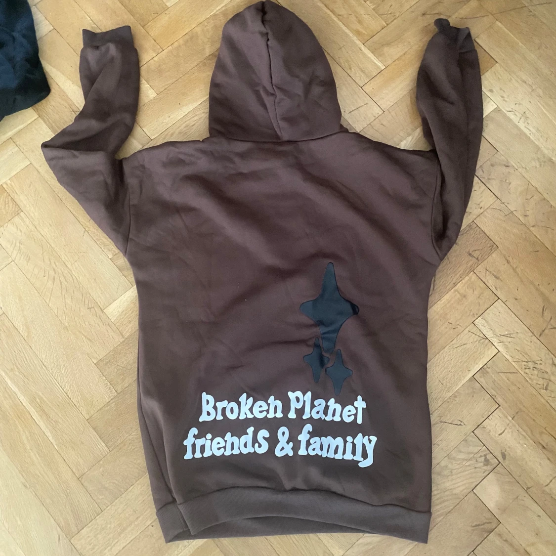 Brun Broken Planet  - 1