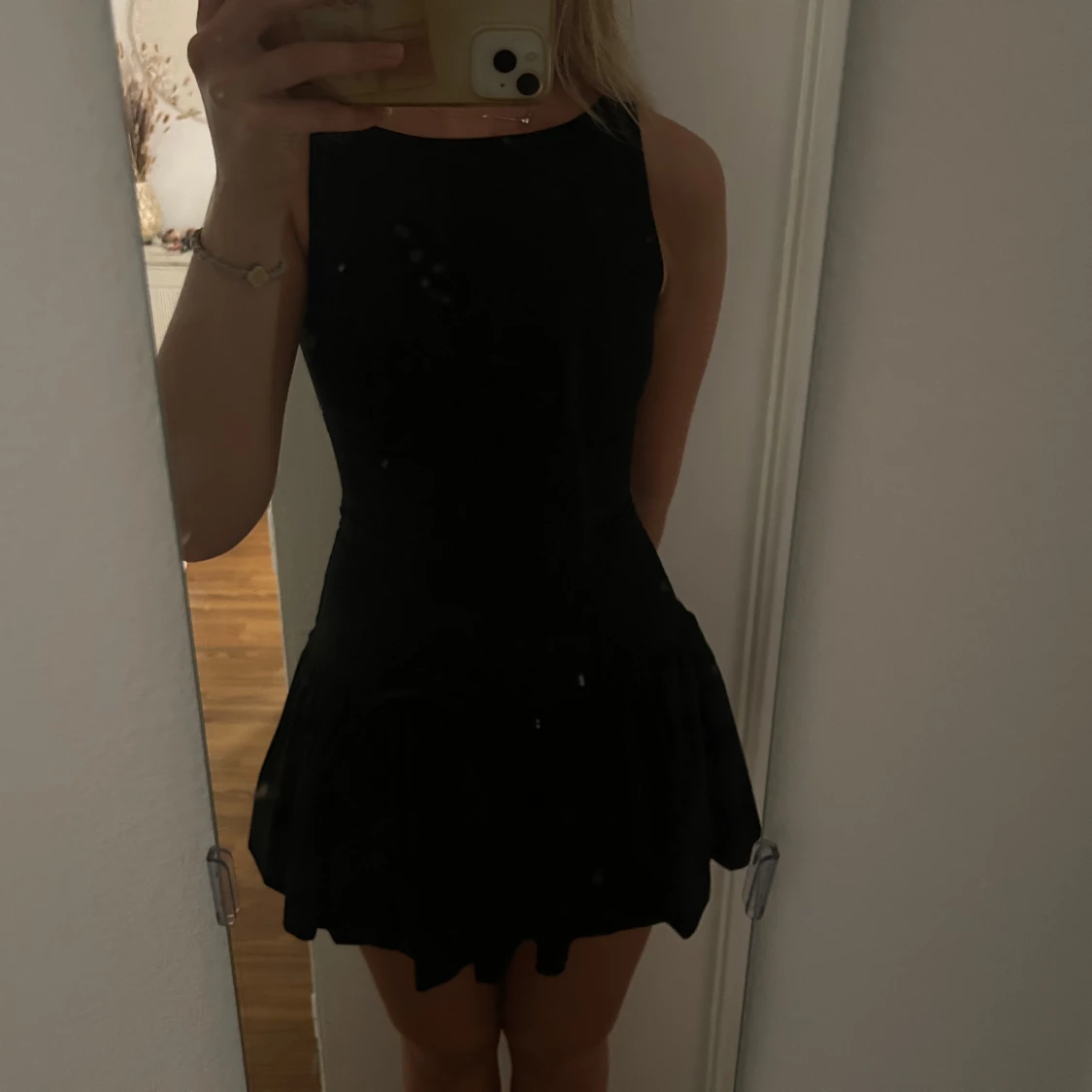 Svart kort klänning från Zara