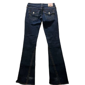 True religion jeans - Säljer då de inte kommer till användning. 🩷har ett märke bak vid fötterna men inget man tänker på