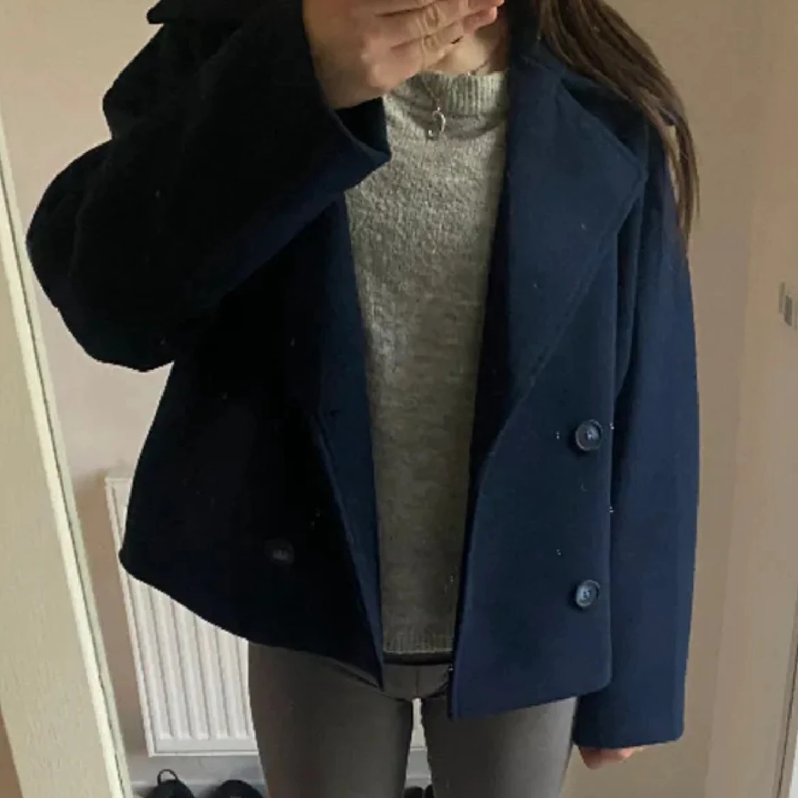 Mörblå designbysi kappa - 2