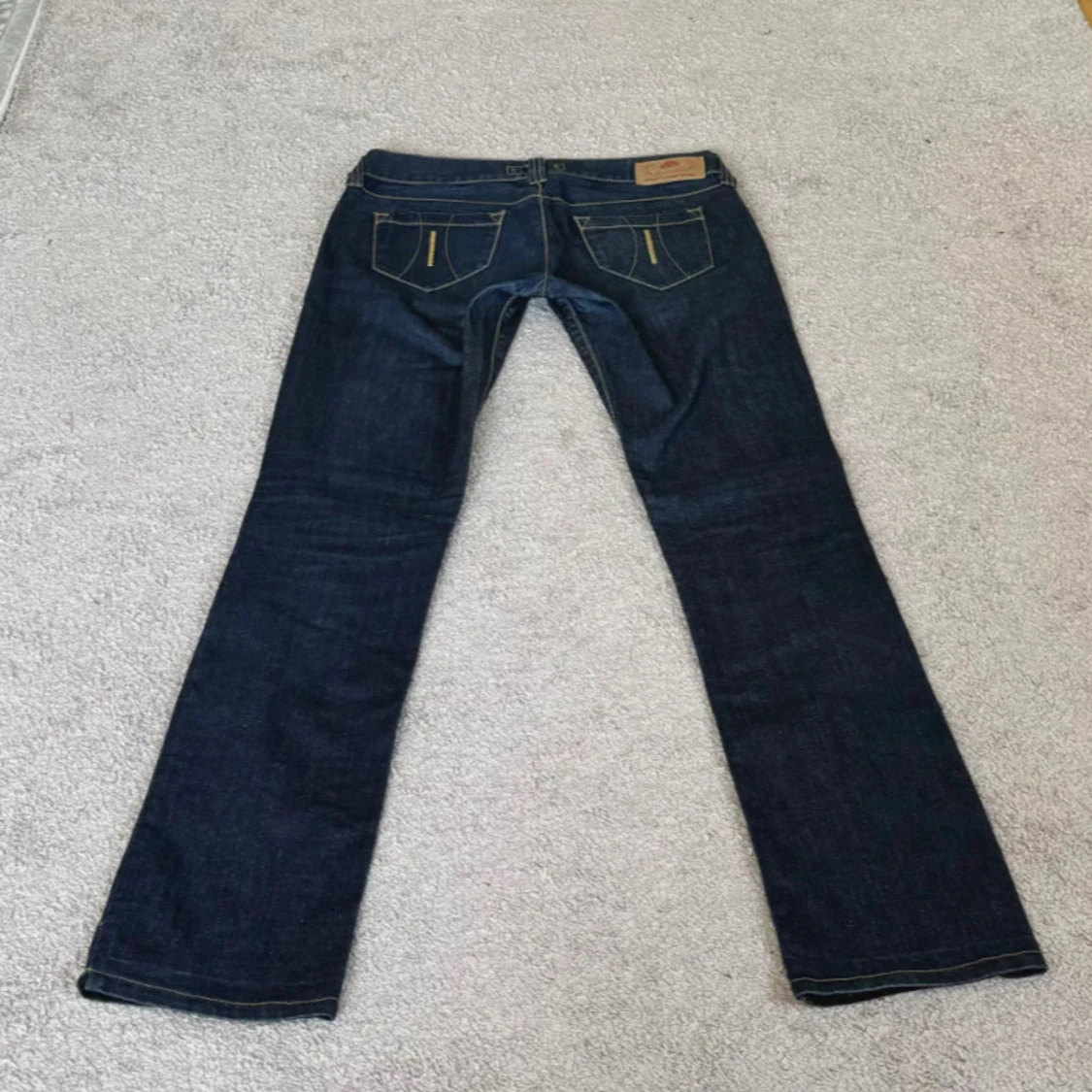Mörkblå bootcut jeans med låg midja - 2