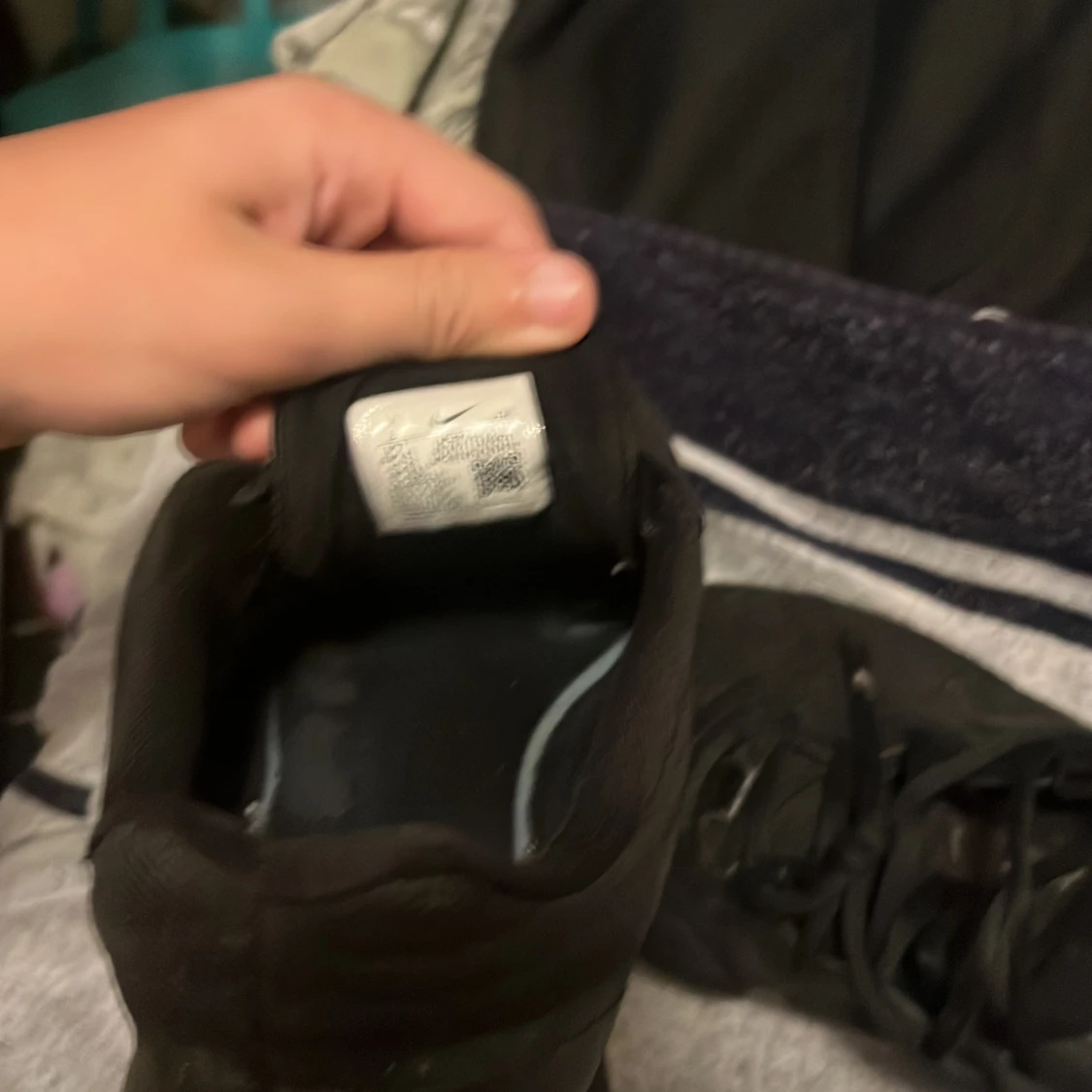 Svarta Nike sneakers med snörning - 2