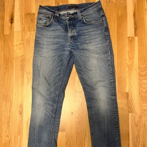Nudie Jeans Grim Tim - Säljer ett par riktigt najs Jeans i modellen Grim Tim. Färgen är Used Indigo. Jeansen är sparsamt använda. Bara att fråga ifall något skulle undras!