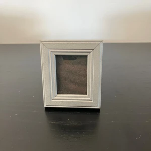 Silvrig fotoram - Fotoram 5x4cm.